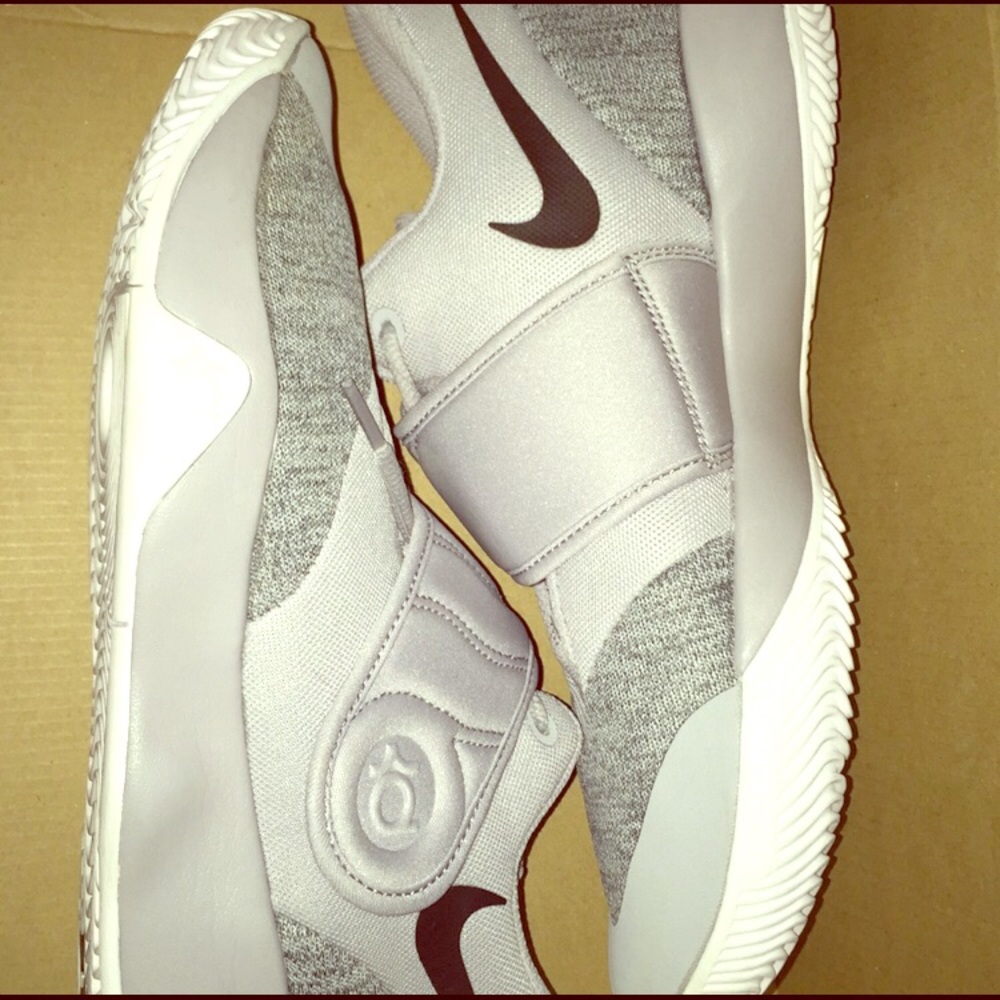 KD trey 5 basketball shoe size 8